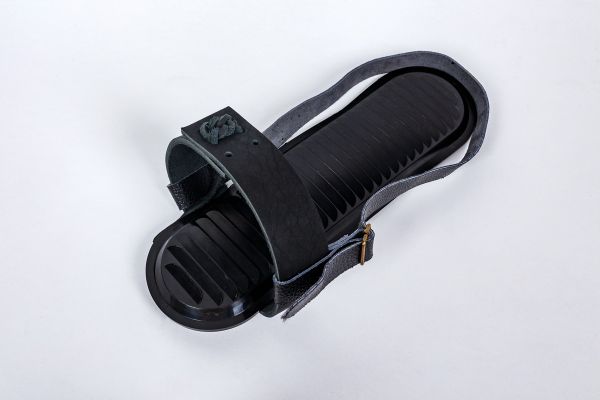 Лыжи охот.дерево-пластик "Охотник" 175см,шир.150мм+крепление+амортизатор